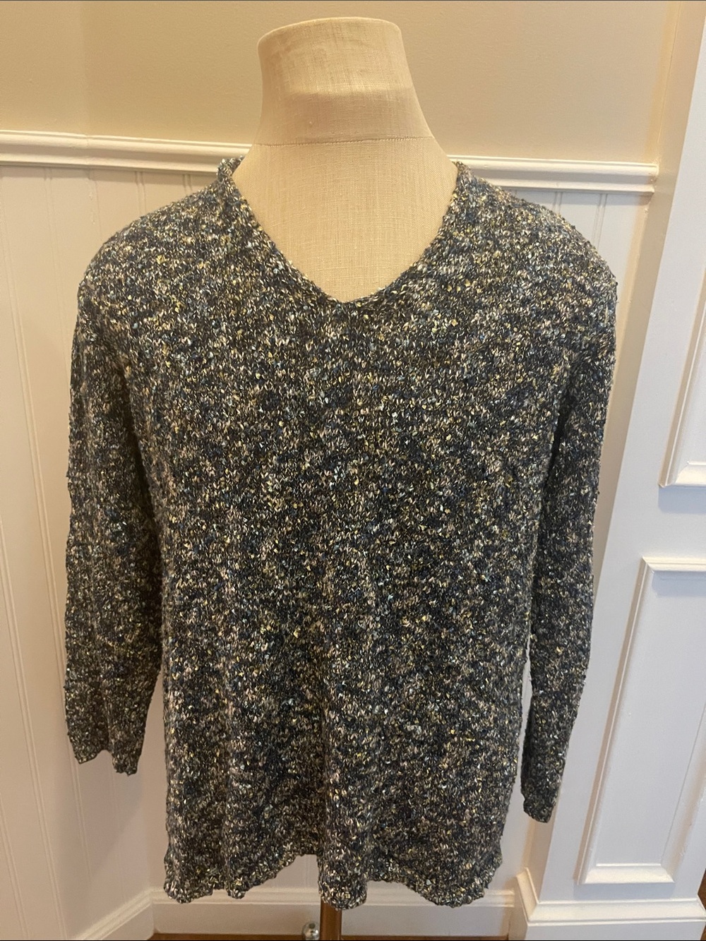J. Jill textured/speckled knit v-neck sweater. Size Large.